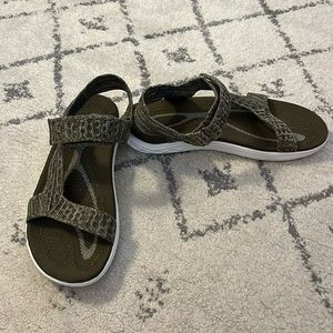Teva sandals, olive green, sz 7
